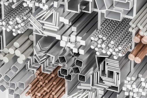 Wiele różnych profili aluminiowych i miedzianych