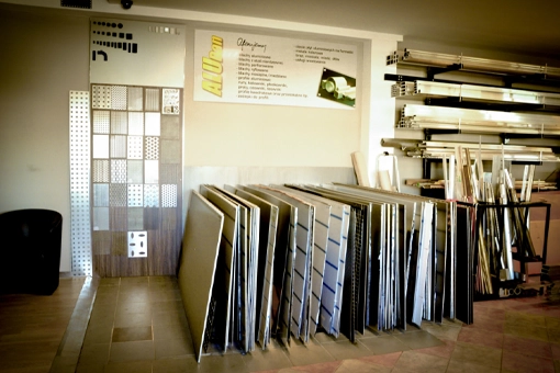 Magazyn z elementami aluminiowymi