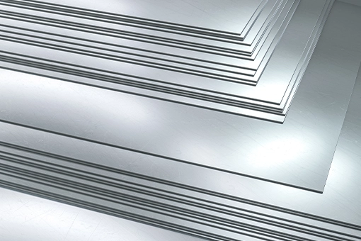 Ułożone w stos blachy aluminiowe